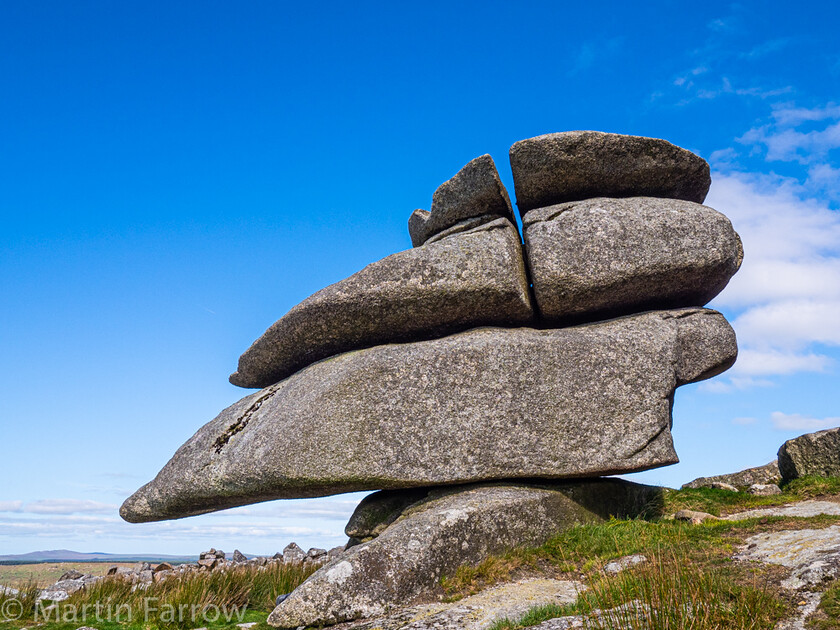 9272233 
 OLYMPUS DIGITAL CAMERA 
 Keywords: Bodmin Moor, Cheesewrings, Cornwall, Liskeard, autumn, rock stacks, sun