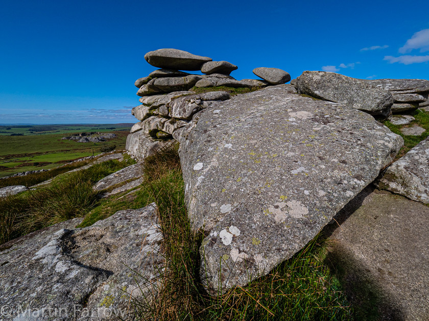 9272245 
 OLYMPUS DIGITAL CAMERA 
 Keywords: Bodmin Moor, Cheesewrings, Cornwall, Liskeard, autumn, rock stacks, sun