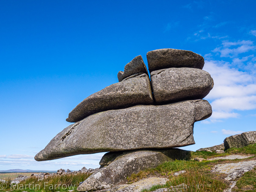 9272233 
 OLYMPUS DIGITAL CAMERA 
 Keywords: Bodmin Moor, Cheesewrings, Cornwall, Liskeard, autumn, rock stacks, sun