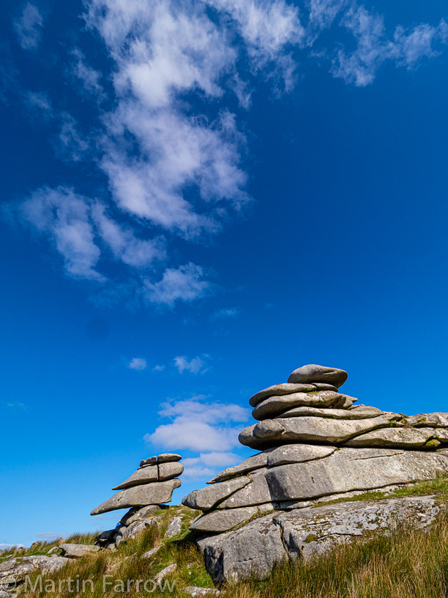 9272231 
 OLYMPUS DIGITAL CAMERA 
 Keywords: Bodmin Moor, Cheesewrings, Cornwall, Liskeard, autumn, rock stacks, sun